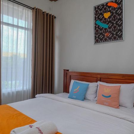 Sans Hotel Kumbang Yogyakarta By Reddoorz Dış mekan fotoğraf