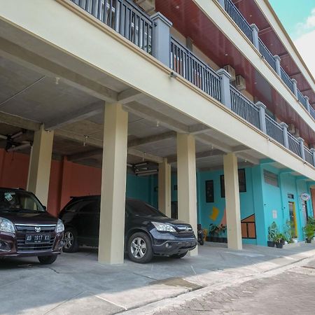 Sans Hotel Kumbang Yogyakarta By Reddoorz Dış mekan fotoğraf