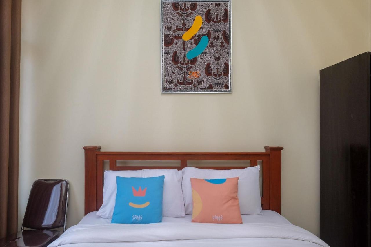 Sans Hotel Kumbang Yogyakarta By Reddoorz Dış mekan fotoğraf