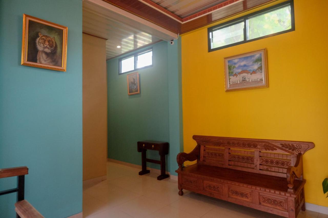 Sans Hotel Kumbang Yogyakarta By Reddoorz Dış mekan fotoğraf