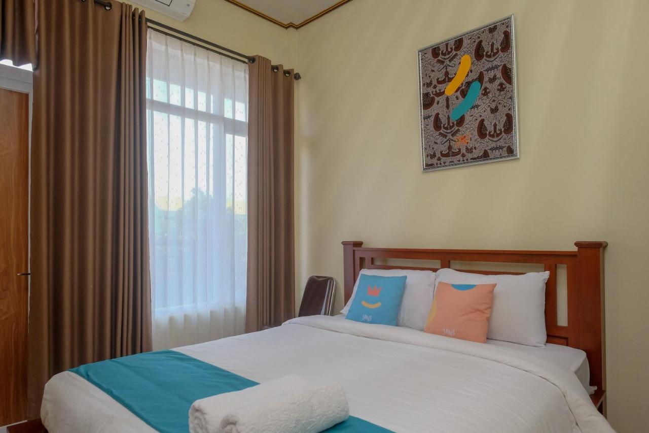 Sans Hotel Kumbang Yogyakarta By Reddoorz Dış mekan fotoğraf