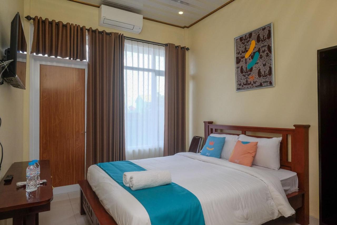 Sans Hotel Kumbang Yogyakarta By Reddoorz Dış mekan fotoğraf