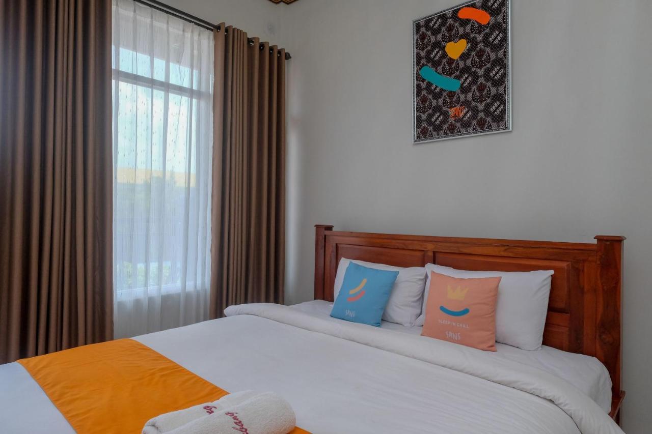 Sans Hotel Kumbang Yogyakarta By Reddoorz Dış mekan fotoğraf