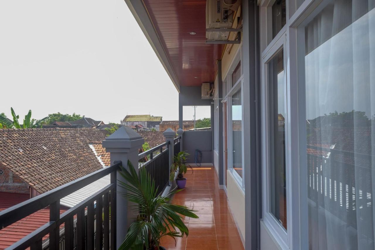 Sans Hotel Kumbang Yogyakarta By Reddoorz Dış mekan fotoğraf