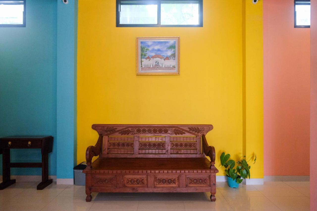 Sans Hotel Kumbang Yogyakarta By Reddoorz Dış mekan fotoğraf