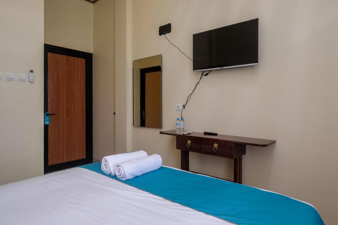 Sans Hotel Kumbang Yogyakarta By Reddoorz Dış mekan fotoğraf