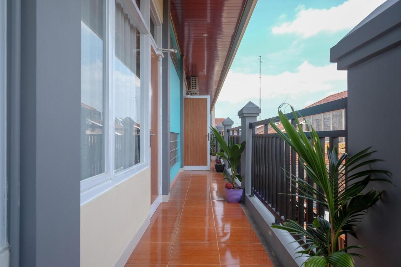 Sans Hotel Kumbang Yogyakarta By Reddoorz Dış mekan fotoğraf