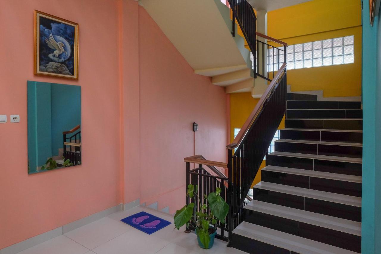 Sans Hotel Kumbang Yogyakarta By Reddoorz Dış mekan fotoğraf