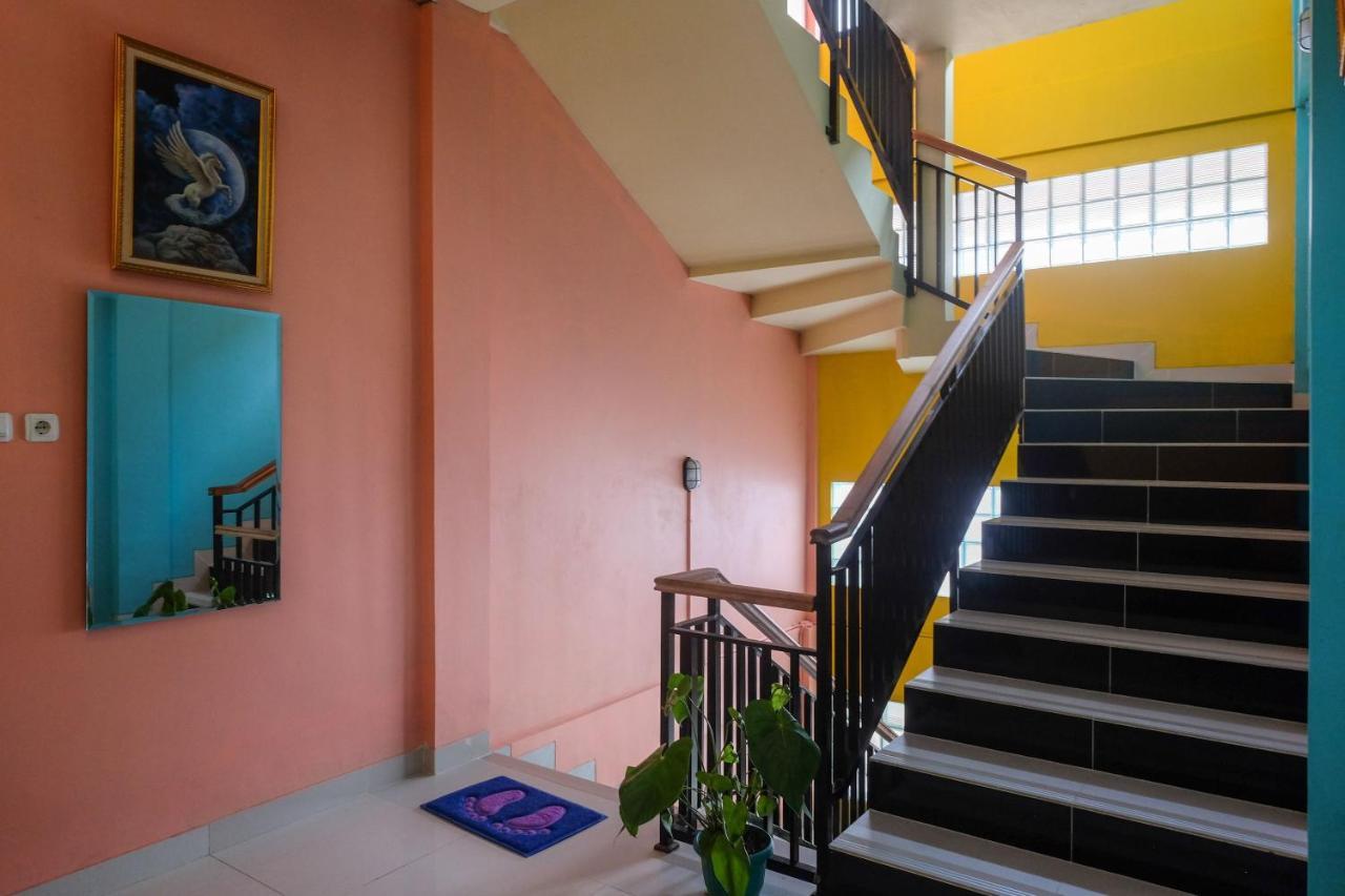 Sans Hotel Kumbang Yogyakarta By Reddoorz Dış mekan fotoğraf