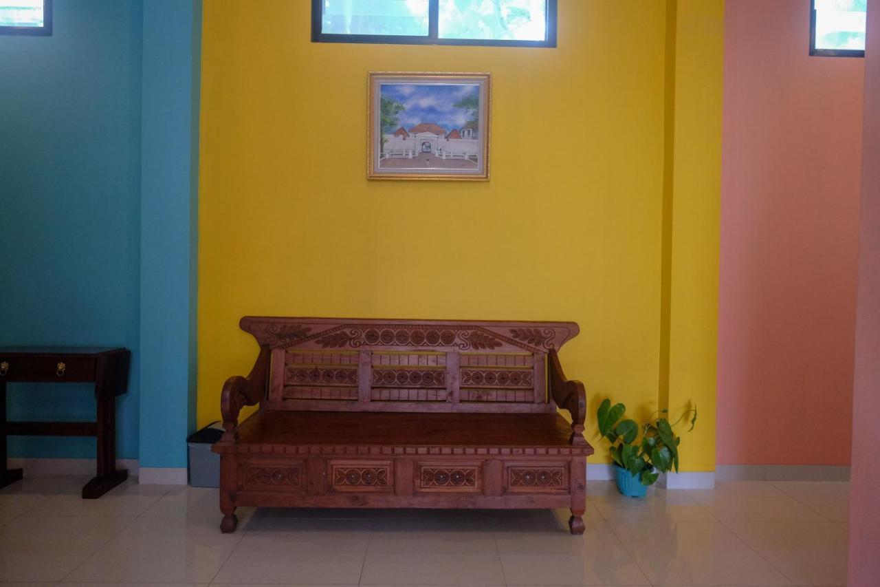 Sans Hotel Kumbang Yogyakarta By Reddoorz Dış mekan fotoğraf