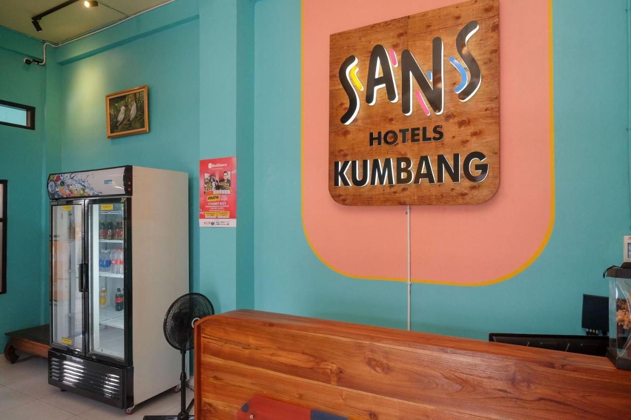 Sans Hotel Kumbang Yogyakarta By Reddoorz Dış mekan fotoğraf