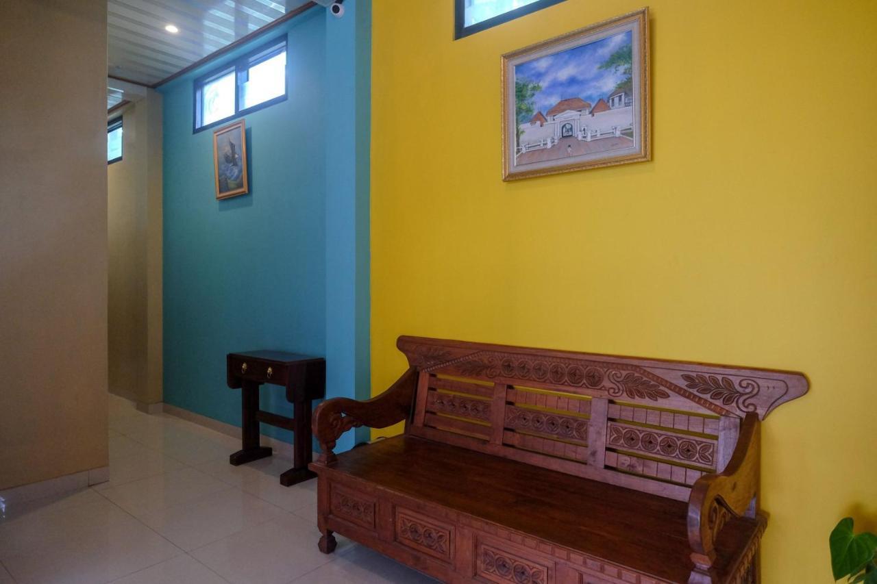 Sans Hotel Kumbang Yogyakarta By Reddoorz Dış mekan fotoğraf
