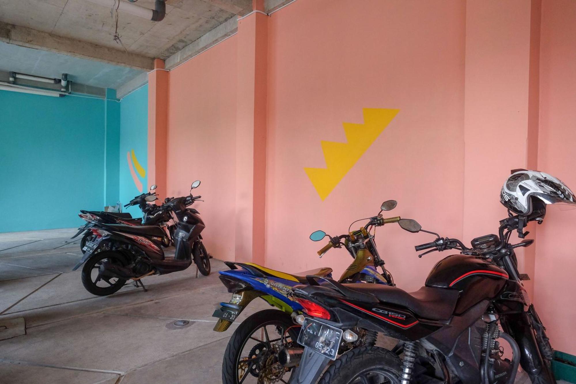 Sans Hotel Kumbang Yogyakarta By Reddoorz Dış mekan fotoğraf